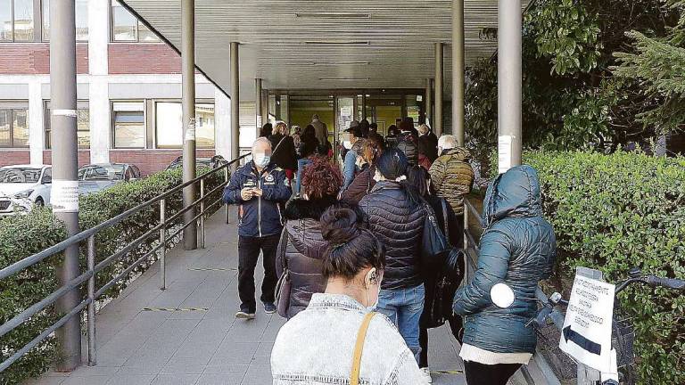 Rimini, l'incubo delle visite specialistiche: File non tollerabili