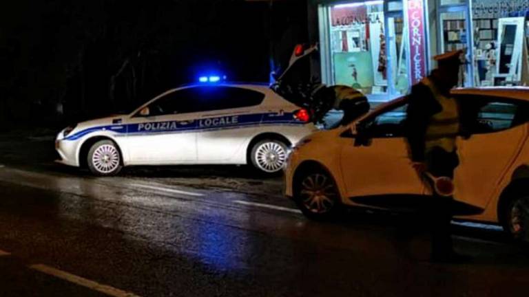 Rimini. Sfugge all'alt dei vigili, infermiera inseguita e arrestata