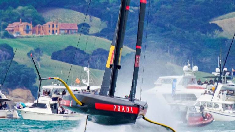 America's Cup, Luna Rossa cerca il vento giusto