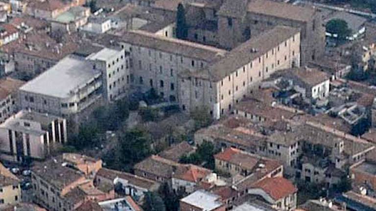 RIMINI. Piantano la tenda sul tetto del Museo: beccati dal drone