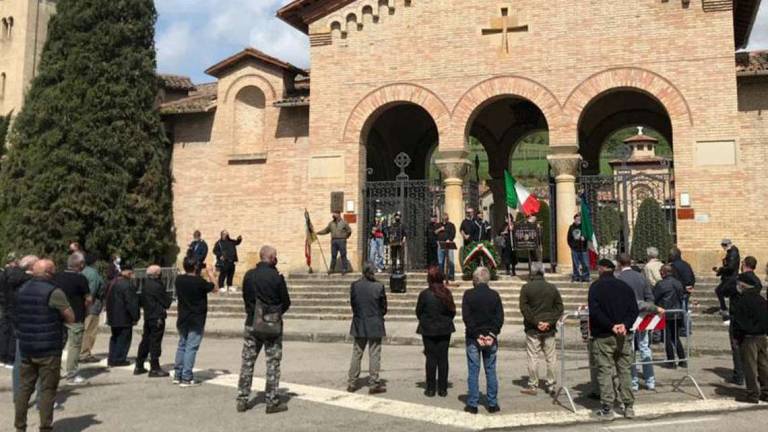 Niente saluto romano per l'anniversario della morte di Mussolini