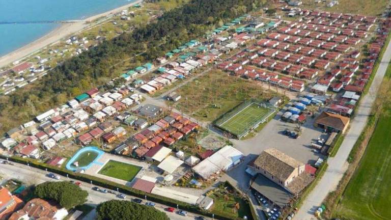 Ravenna: bloccati nel camping dopo lite sul conto, due arresti