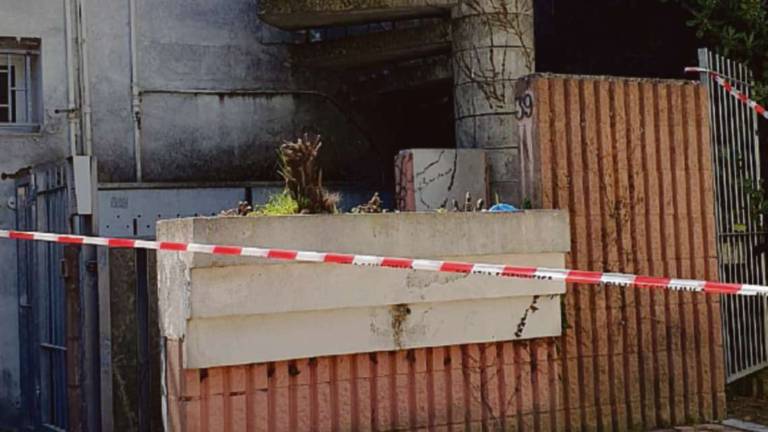 Rimini, tragedia di fine scuola: ubriachi volano da una scala, 17enne in rianimazione