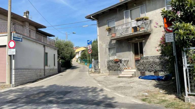 Rimini e quei cartelli che non fermano le auto: Passano tutti e ci prendono in giro