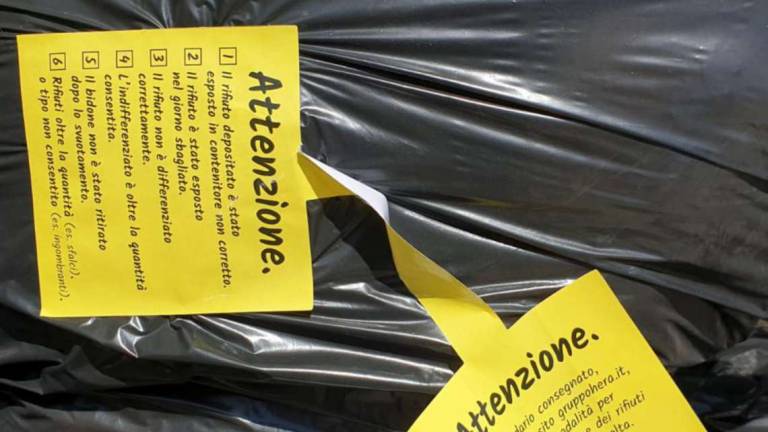 Bassa Romagna, col cartellino giallo i rifiuti non saranno raccolti