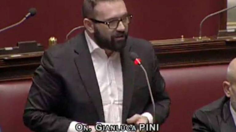 Da autista di Bossi a parlamentare: storia di Gianluca Pini e della sua sfida (persa) con Matteo Salvini