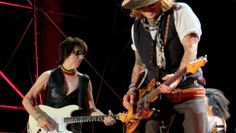 Morto Jeff Beck: da applausi il suo concerto con Johnny Depp a Cattolica