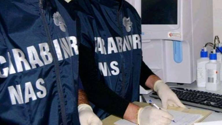 Giro di certificati falsi a Ravenna: indagati medico e 31 pazienti