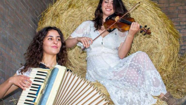 Emisurela, il duo faentino che porta la tradizione ai giovani