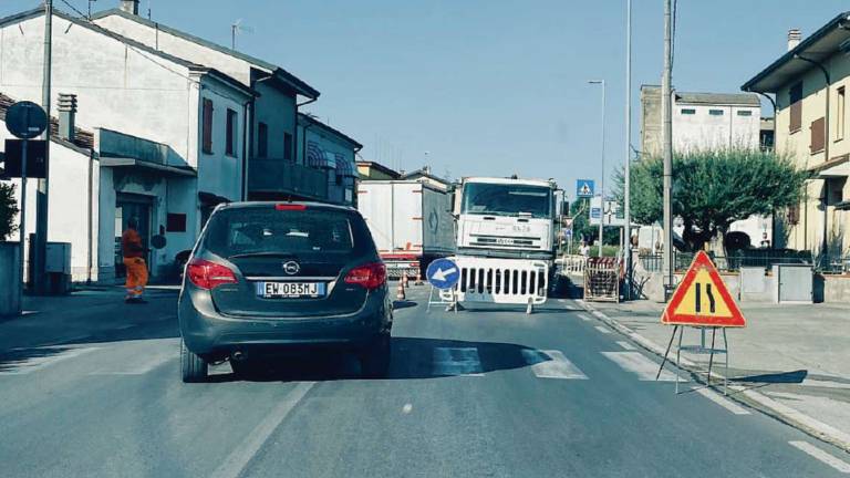 Ingorgo di cantieri su via Cesenatico: file, proteste e stop and go