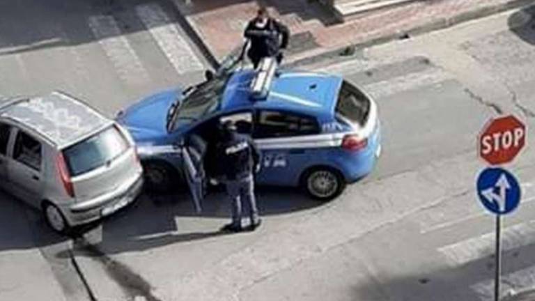 Cesena: schianto e arresto dopo aver rubato l'auto agli amici
