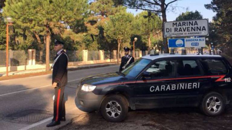 Festino nella casa al mare a Ravenna: multati 8 giovani