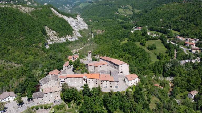 Pale eoliche a un chilometro e mezzo dal centro: Casteldelci si ribella