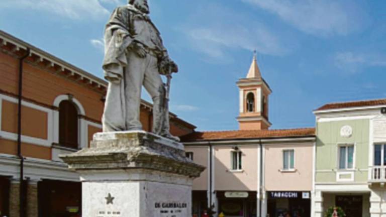 Cesenatico, Giuseppe Garibaldi e Marco Pantani spenti per risparmio: Sbagliato, non lasciateli al buio