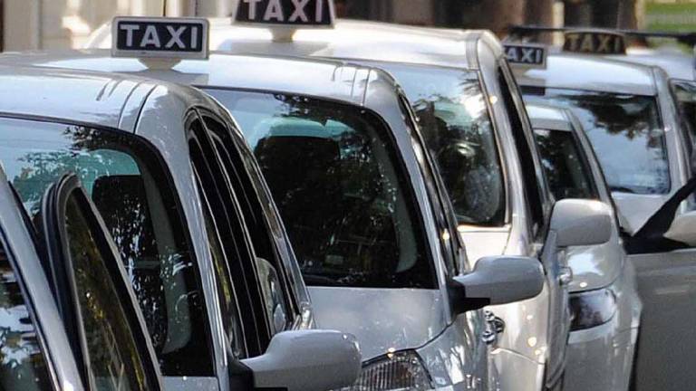 Minacce e stalking: dentro la guerra dei taxi a Ravenna