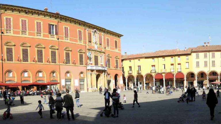 Imola, i cittadini chiedono una città più green, ma l'85% usa l'auto per spostarsi