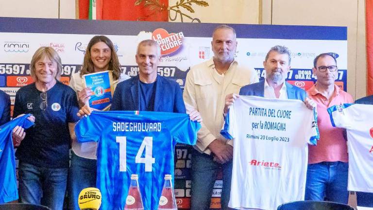 Partita del cuore per la Romagna, 50 vip in campo a Rimini giovedì: gli allenatori sono Arrigo Sacchi e Sebastiano Rossi