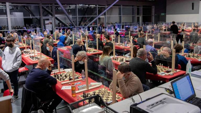 Imola capitale degli scacchi: dagli 85 ai 7 anni, ecco 400 giocatori all'autodromo