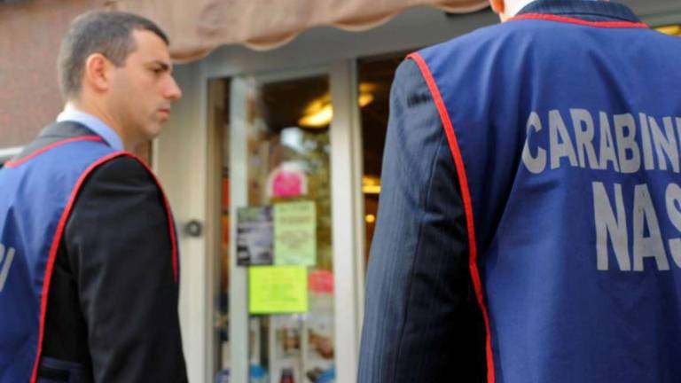 Rimini. Dottore, quant'è? : viaggio nel business dei falsi green pass