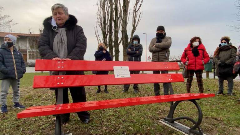 Cesena, una panchina rossa dedicata a Milena Pirini Casadei