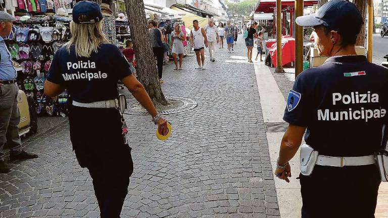 Rimini, confronto su bazar e minimarket: Non faremo gli sceriffi