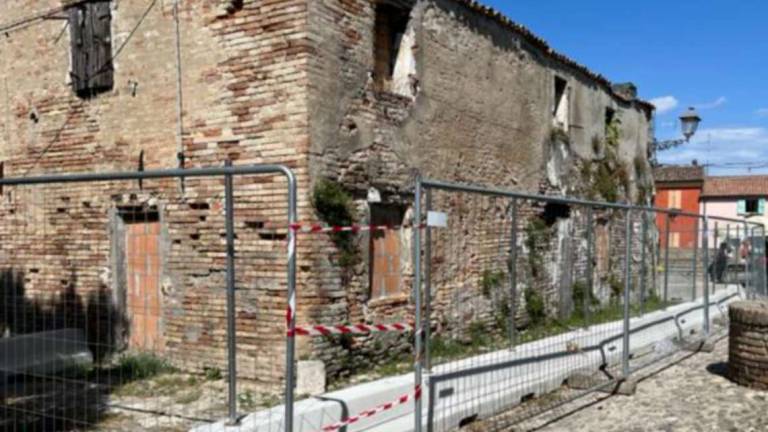Cesenatico, nuova recinzione per il casone