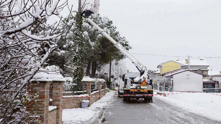 Appennino cesenate in bianco: scuole chiuse per neve