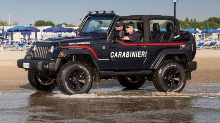 Riccione, i bagnini: Servono le forze dell'ordine di notte in spiaggia