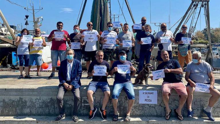 Cesenatico, la protesta dei pescatori contro la Unione Europea