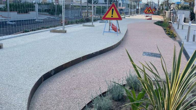 San Mauro Mare, allarme scalino nel nuovo waterfront: «Sarà sistemato»