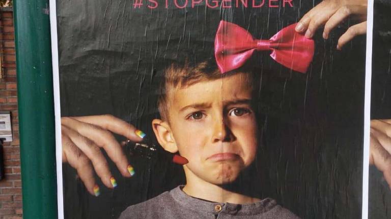 Ideologia gender davanti alle scuole. Articolo Uno Cesena: Vergognosi manifesti Pro Vita da rimuovere
