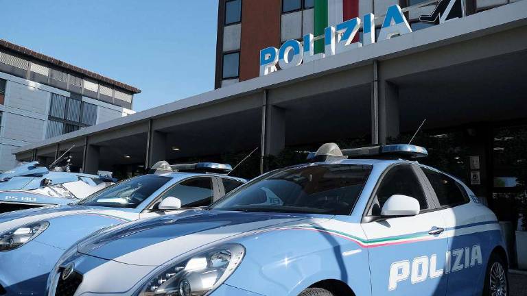 Rimini, rapinata mentre carica la spesa e travolta, è grave una pensionata