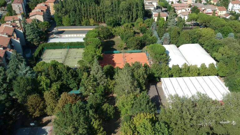 Forlì. Polisportivo Monti, nessuna copertura sui campi da tennis