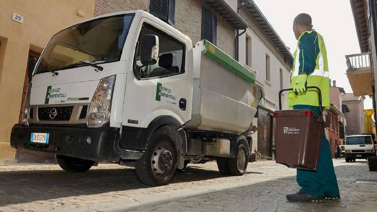 A Faenza sale l'abbandono di rifiuti. «Porta a porta da dicembre»