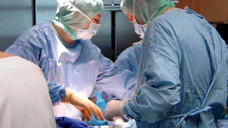 Ravenna, resa sterile dopo il parto cesareo: ginecologo assolto