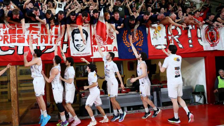 Basket B play-out, PalaRuggi bollente: Andrea Costa e Virtus si giocano la salvezza a Imola