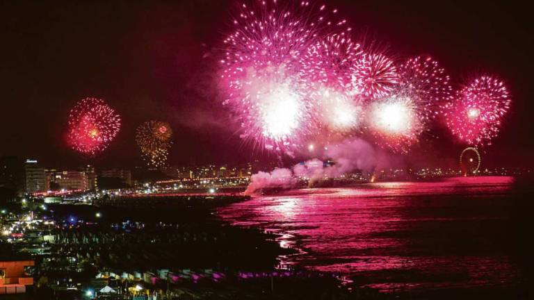 Notte Rosa, i sindaci fanno quadrato: Deve restare