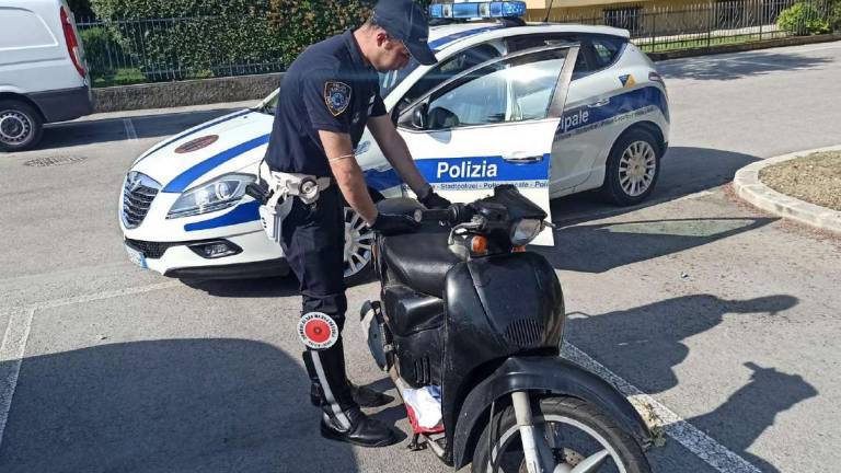 San Mauro: ritrovati due scooter rubati
