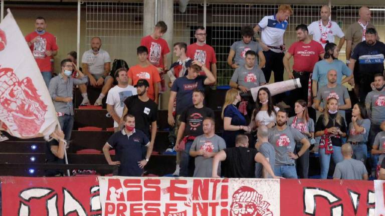 Basket B, gli ultras di Imola: Come si fa a tifare con la mascherina Ffp2?