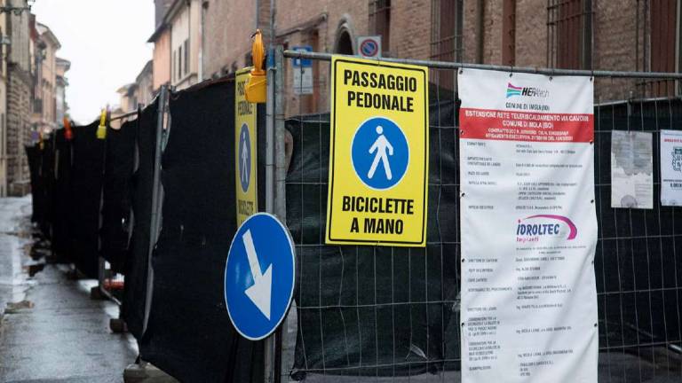 Imola, via Cavour riapre ma si continua a lavorare sui parcheggi