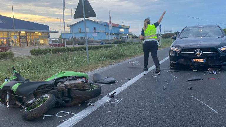 Schianto sull'Adriatica, ferito scooterista cesenate 28enne