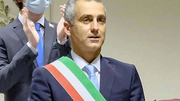 Rimini Fascia tricolore, il sindaco rinuncia alla seta: troppo cara