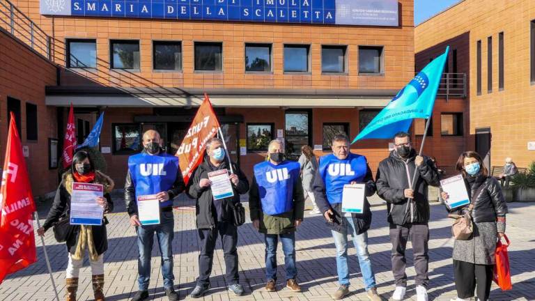 Ospedale di Imola, i sindacati proclamano lo stato di agitazione