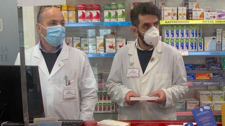 Il green pass da oggi si ritira in farmacia dopo il tampone