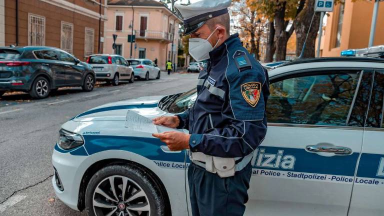 Marina di Ravenna, 19 persone a pranzo. Vigili chiudono circolo.