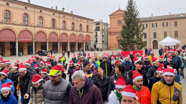 Imola, 700 persone alla Camminata di Natale tra città e autodromo