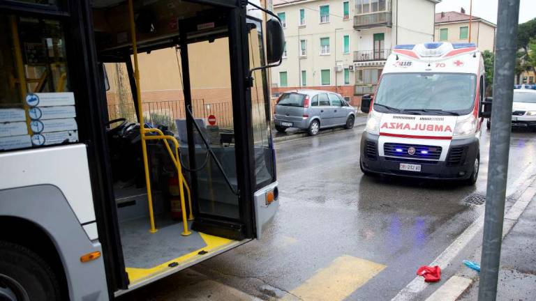 Cesena: 9 studenti feriti sul bus per colpa di un'auto pirata