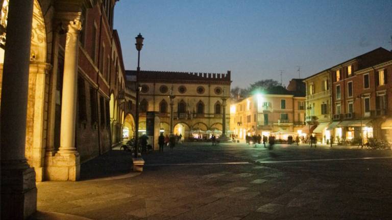 Ravenna, caro energia: giovedì sera luci spente in piazza del Popolo