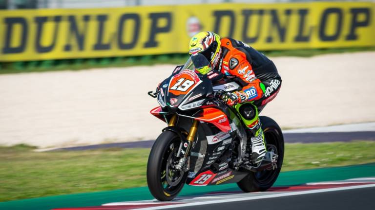 Motociclismo, Il sammarinese Luca Bernardi porta a casa una super vittoria nella Superbike del Civ (VIDEO)