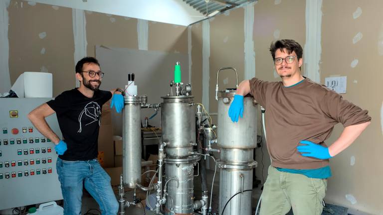 A sinistra Cristian Torri, una delle anime del progetto e professore associato del Dipartimento di Chimica “Giacomo Ciamician” dell’Università di Bologna insieme ad Andrea Facchin Cto (Chief Technology Officer) di RapCO2 foto massimo fiorentini